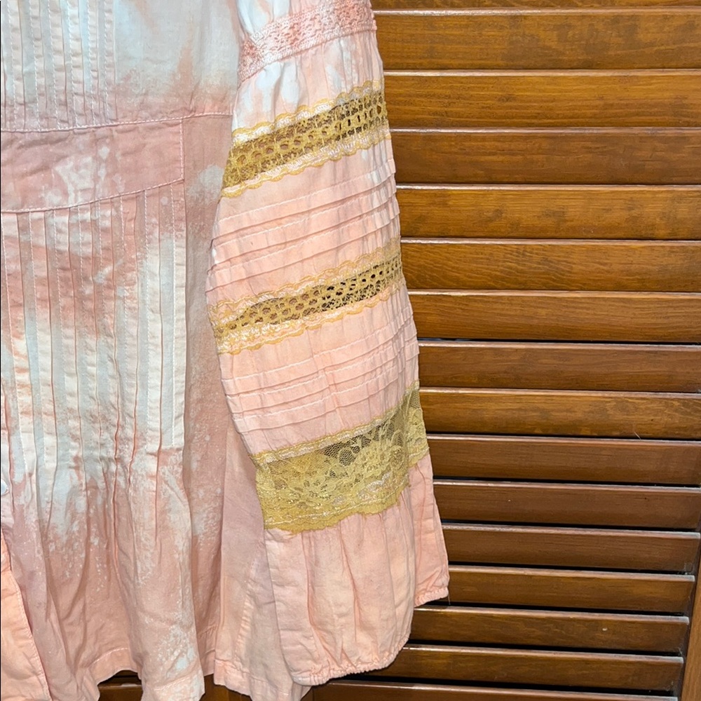 A Rare Bird Women's Boutique Peach and White Button-Up Top - Picture 4 of 11